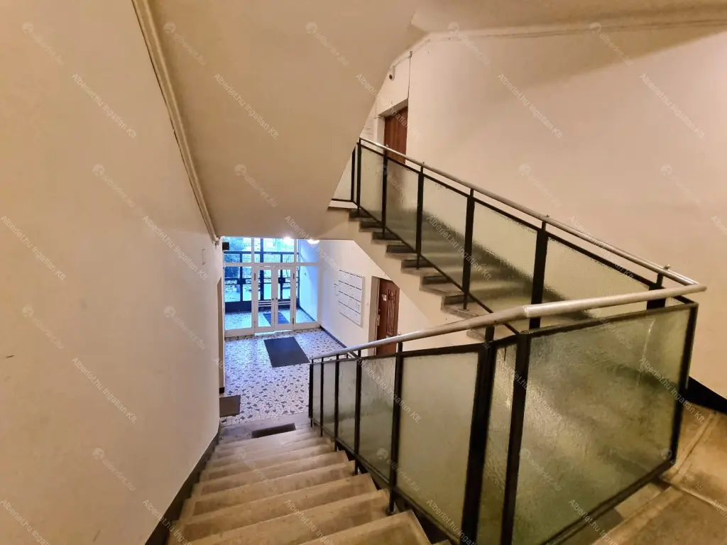 Kiadó albérlet 245000 Ft/hó áron: Budapest, VI. kerület  Andrássy út. Mérete: 45 nm, 2 szobás | Alberlet.hu - 6645337