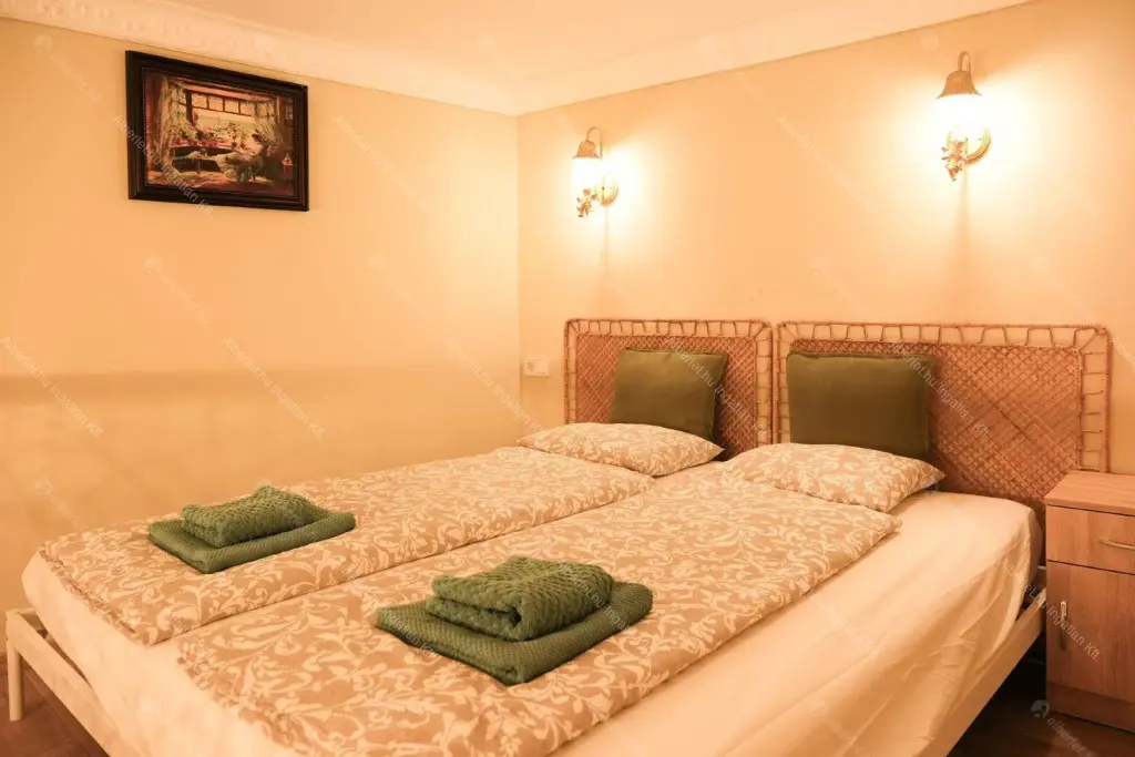 Kiadó albérlet 313000 Ft/hó áron: Budapest, VI. kerület  Andrássy út. Mérete: 49 nm, 1 szobás | Alberlet.hu - 6677632