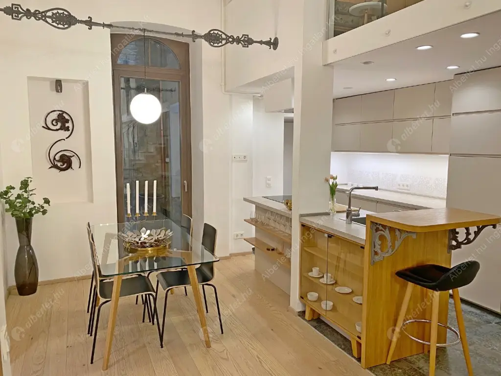 Kiadó albérlet 360000 Ft/hó áron: Budapest, VI. kerület  Andrássy út. Mérete: 51 nm, 1 szobás | Alberlet.hu - 6519424