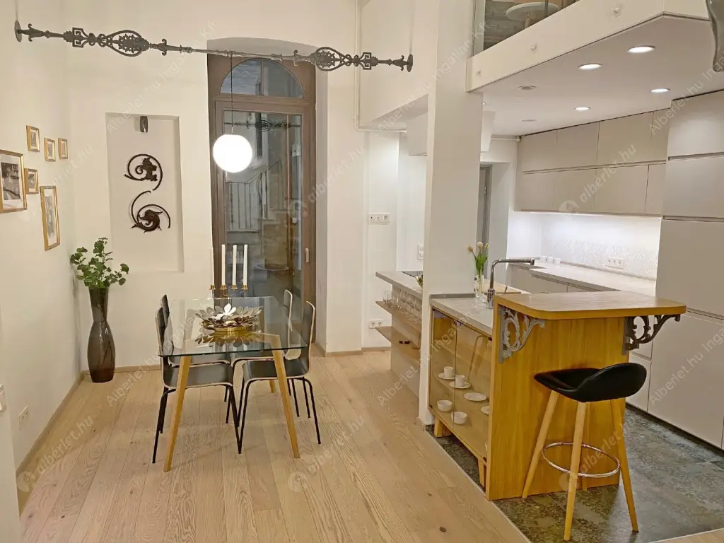 Kiadó albérlet 360000 Ft/hó áron: Budapest, VI. kerület  Andrássy út. Mérete: 51 nm, 1 szobás | Alberlet.hu - 6519427