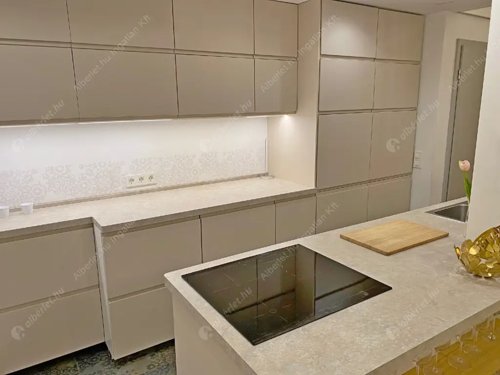 Kiadó albérlet 360000 Ft/hó áron: Budapest, VI. kerület  Andrássy út. Mérete: 51 nm, 1 szobás | Alberlet.hu - 6519436