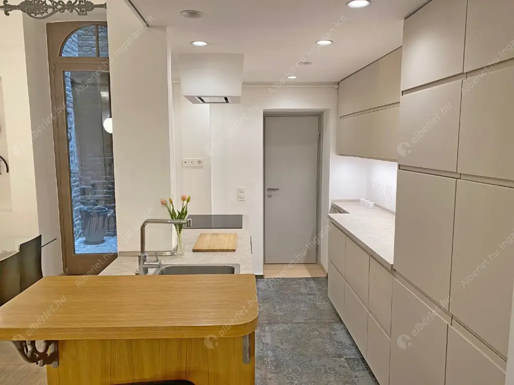 Kiadó albérlet 360000 Ft/hó áron: Budapest, VI. kerület  Andrássy út. Mérete: 51 nm, 1 szobás | Alberlet.hu - 6519440