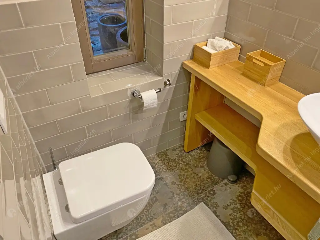 Kiadó albérlet 360000 Ft/hó áron: Budapest, VI. kerület  Andrássy út. Mérete: 51 nm, 1 szobás | Alberlet.hu - 6519451