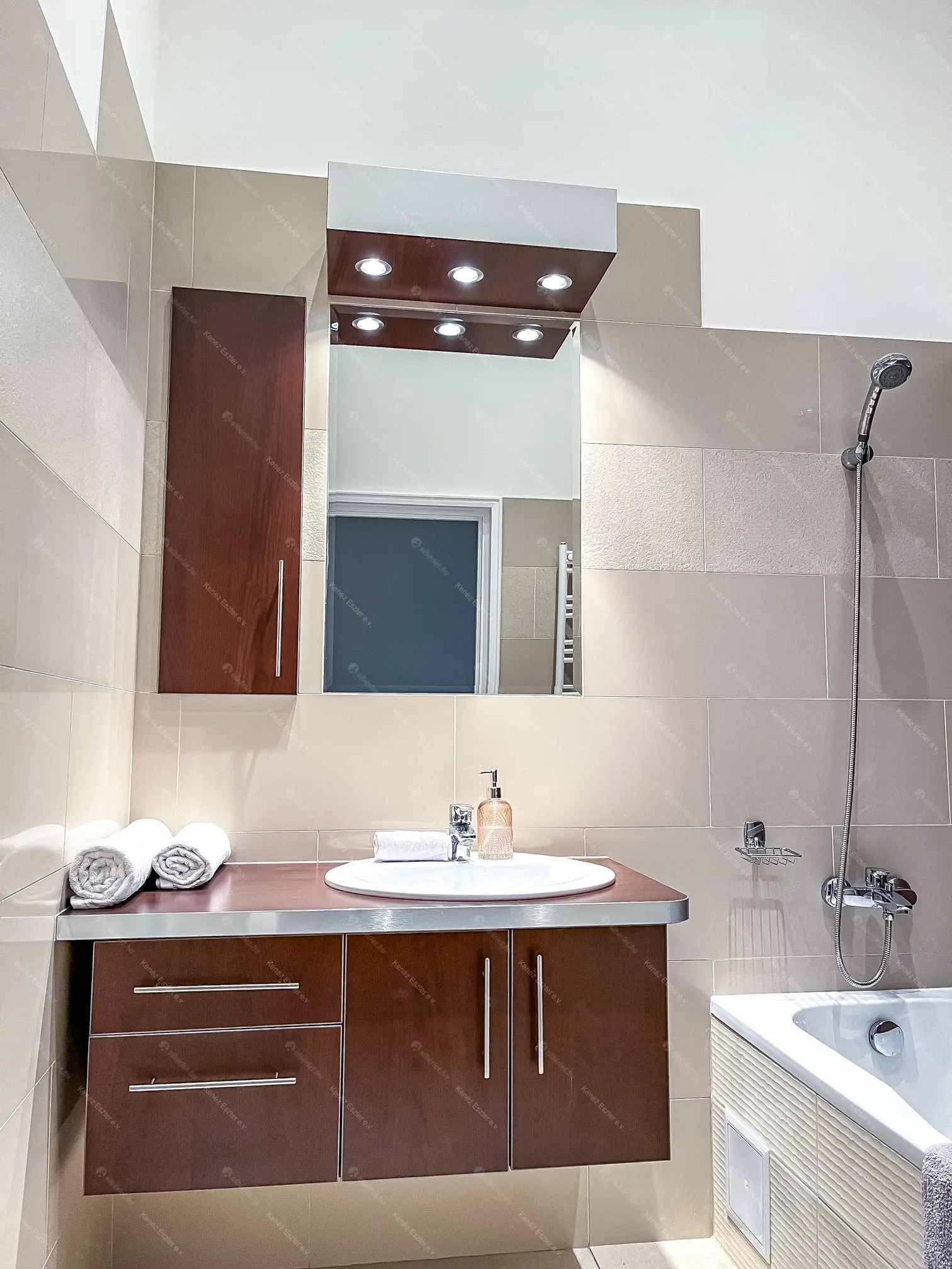 Kiadó albérlet 550000 Ft/hó áron: Budapest, VI. kerület  Andrássy út. Mérete: 65 nm, 2 szobás | Alberlet.hu - 6685970