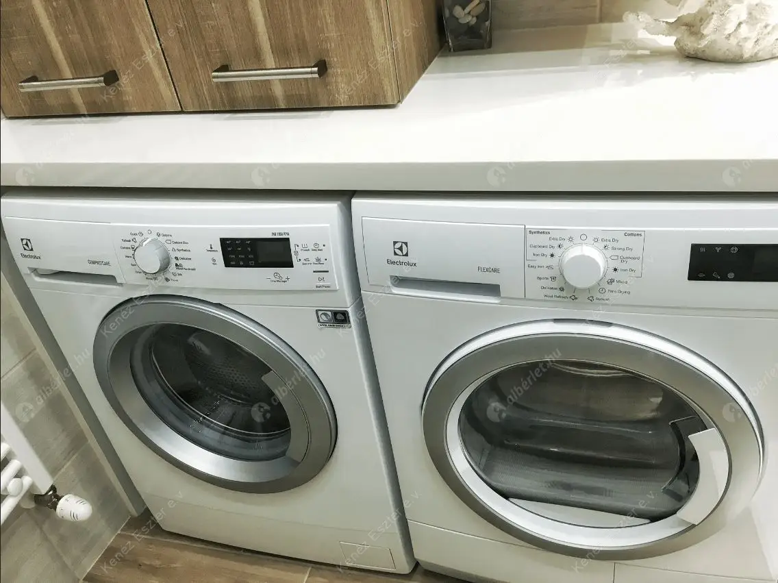 Kiadó albérlet 410000 Ft/hó áron: Budapest, VI. kerület  Andrássy út. Mérete: 70 nm, 2 szobás | Alberlet.hu - 6466422