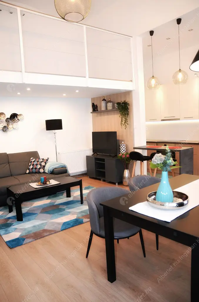 Kiadó albérlet 380000 Ft/hó áron: Budapest, VI. kerület  Andrássy út. Mérete: 70 nm, 2 szobás | Alberlet.hu - 6519761