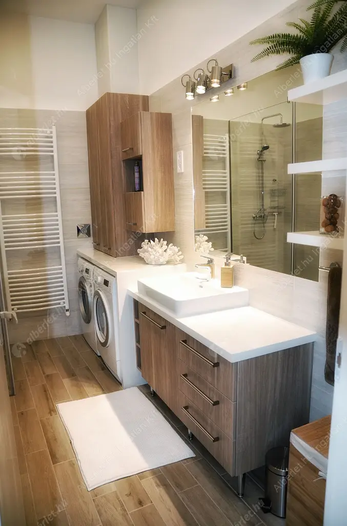 Kiadó albérlet 380000 Ft/hó áron: Budapest, VI. kerület  Andrássy út. Mérete: 70 nm, 2 szobás | Alberlet.hu - 6519767