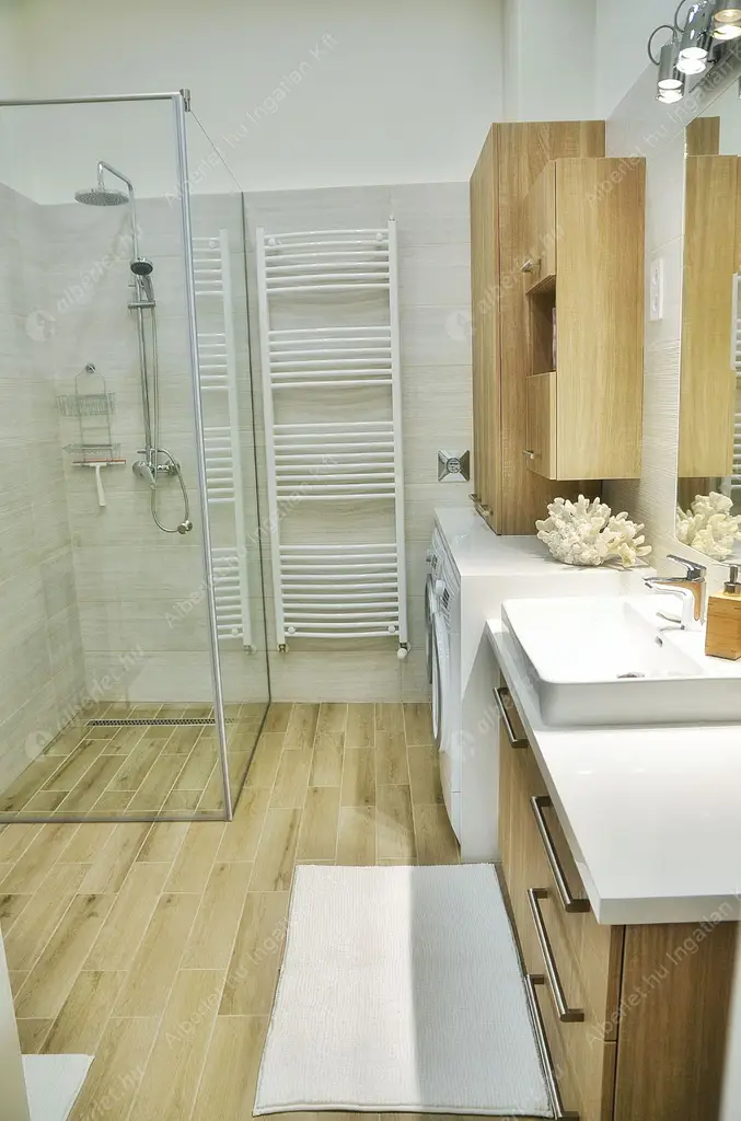 Kiadó albérlet 380000 Ft/hó áron: Budapest, VI. kerület  Andrássy út. Mérete: 70 nm, 2 szobás | Alberlet.hu - 6519768