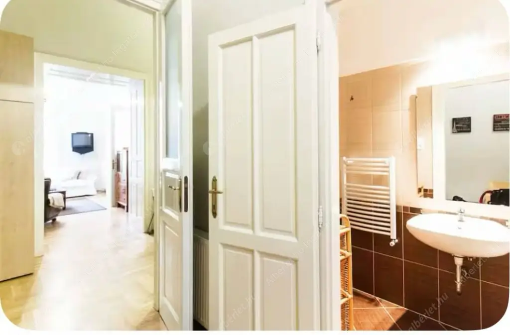 Kiadó albérlet 330000 Ft/hó áron: Budapest, VI. kerület  Andrássy út. Mérete: 75 nm, 2 szobás | Alberlet.hu - 6541011