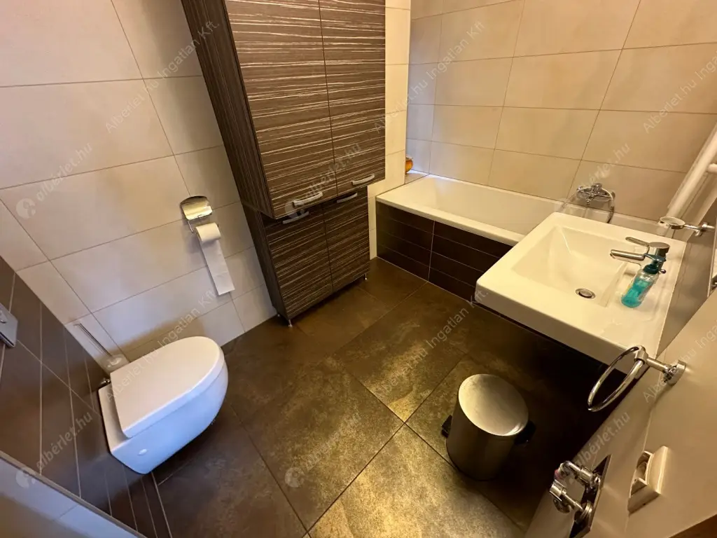 Kiadó albérlet 360000 Ft/hó áron: Budapest, VI. kerület  Andrássy út. Mérete: 75 nm, 3 szobás | Alberlet.hu - 6518600