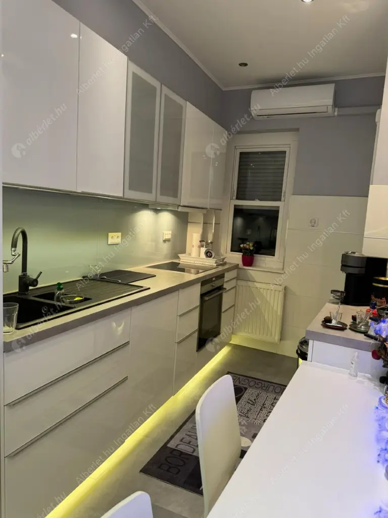 Kiadó albérlet 850000 Ft/hó áron: Budapest, VI. kerület  Andrássy út. Mérete: 97 nm, 3 szobás | Alberlet.hu - 6559289