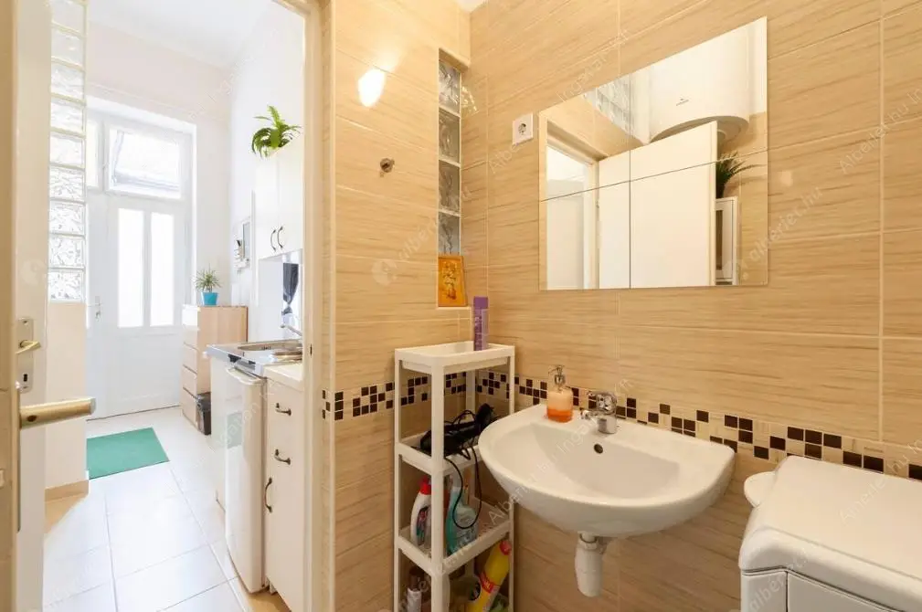 Kiadó albérlet 230000 Ft/hó áron: Budapest, VI. kerület  Andrássy utca. Mérete: 42 nm, 1 szobás | Alberlet.hu - 6630713