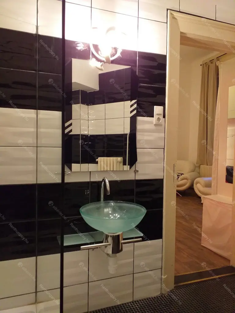 Kiadó albérlet 230000 Ft/hó áron: Budapest, VI. kerület  Anker köz. Mérete: 68 nm, 2 szobás | Alberlet.hu - 6670872