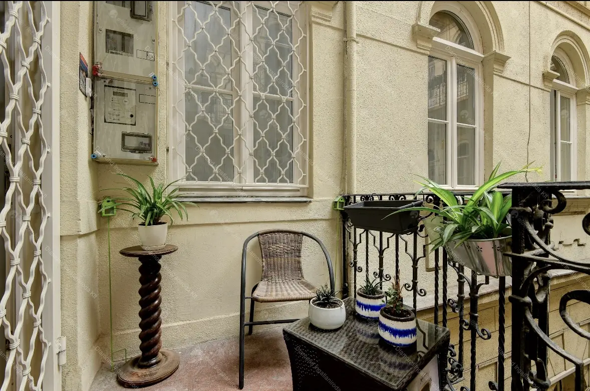 Kiadó albérlet 300000 Ft/hó áron: Budapest, VI. kerület  Aradi utca. Mérete: 49 nm, 1 szobás | Alberlet.hu - 6647055