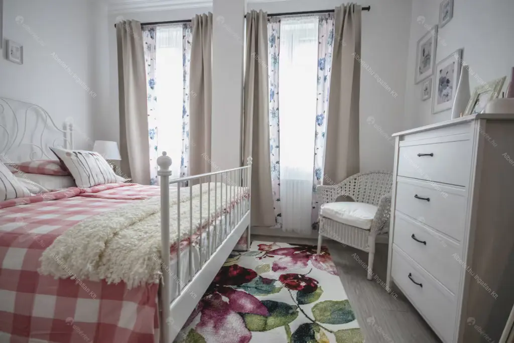 Kiadó albérlet 467000 Ft/hó áron: Budapest, VI. kerület  Bajcsy-Zsilinszky köz. Mérete: 78 nm, 2 szobás | Alberlet.hu - 6688884