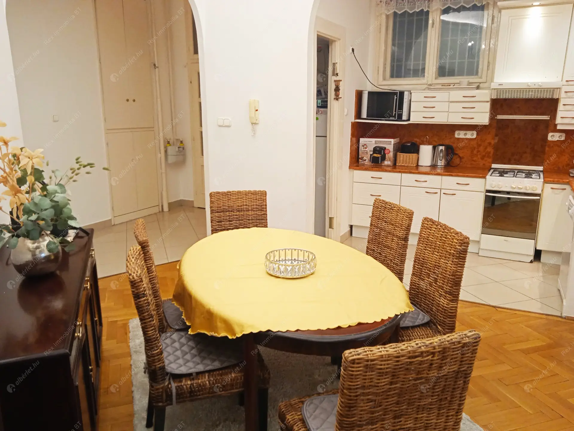 Kiadó albérlet 505000 Ft/hó áron: Budapest, VI. kerület  Bajcsy-Zsilinszky út. Mérete: 140 nm, 4 szobás | Alberlet.hu - 6425926