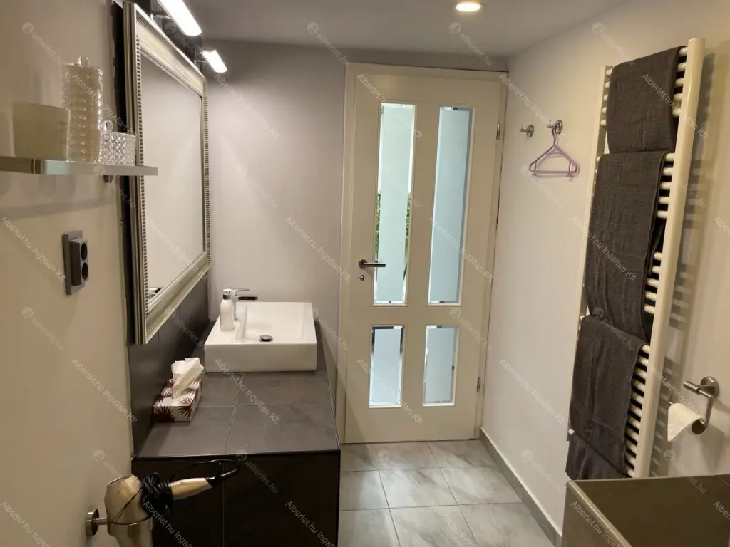 Kiadó albérlet 270000 Ft/hó áron: Budapest, VI. kerület  Bajcsy-Zsilinszky út. Mérete: 53 nm, 1 szobás | Alberlet.hu - 6671445