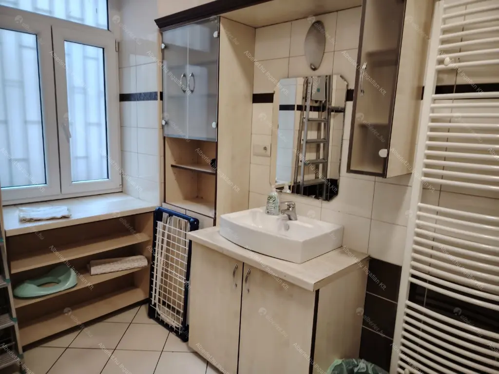 Kiadó albérlet 320000 Ft/hó áron: Budapest, VI. kerület  Bajcsy-Zsilinszky út. Mérete: 55 nm, 3 szobás | Alberlet.hu - 6641200