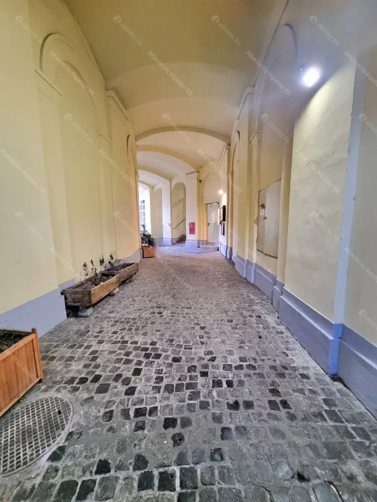 Kiadó albérlet 462000 Ft/hó áron: Budapest, VI. kerület  Bajcsy-Zsilinszky út. Mérete: 65 nm, 2 szobás | Alberlet.hu - 6654409