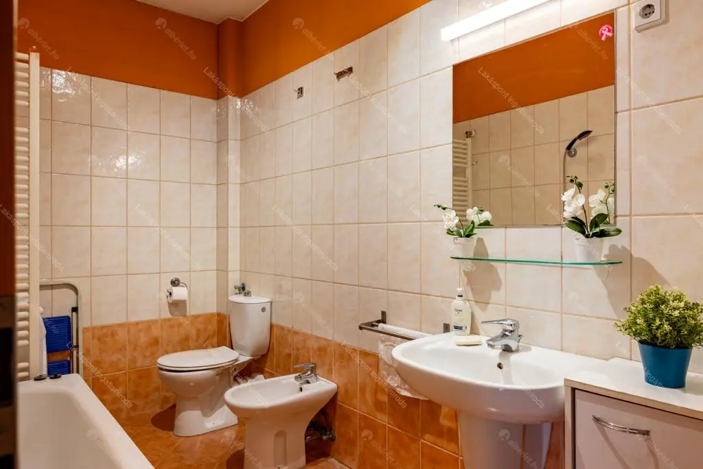 Kiadó albérlet 299000 Ft/hó áron: Budapest, VI. kerület  Bajcsy-Zsilinszky út. Mérete: 72 nm, 3 szobás | Alberlet.hu - 6664164