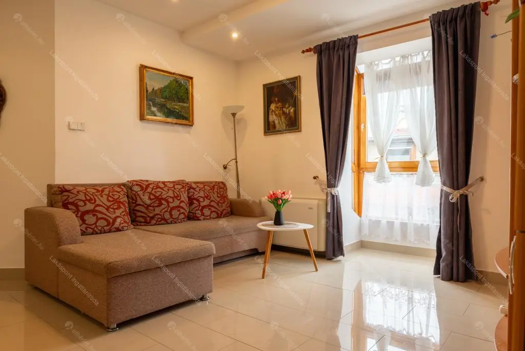 Kiadó albérlet 299000 Ft/hó áron: Budapest, VI. kerület  Bajcsy-Zsilinszky út. Mérete: 72 nm, 3 szobás | Alberlet.hu - 6664170