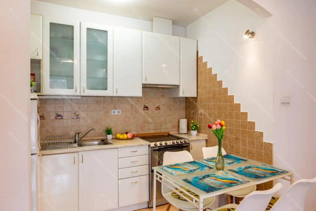 Kiadó albérlet 299000 Ft/hó áron: Budapest, VI. kerület  Bajcsy-Zsilinszky út. Mérete: 72 nm, 3 szobás | Alberlet.hu - 6664171