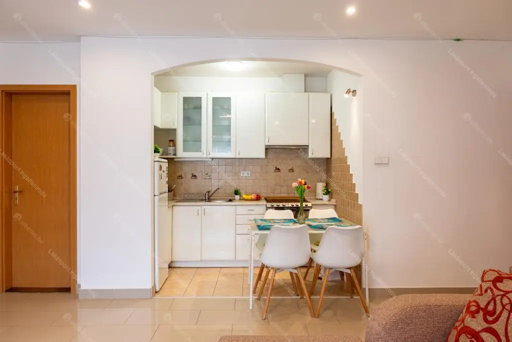 Kiadó albérlet 299000 Ft/hó áron: Budapest, VI. kerület  Bajcsy-Zsilinszky út. Mérete: 72 nm, 3 szobás | Alberlet.hu - 6664172