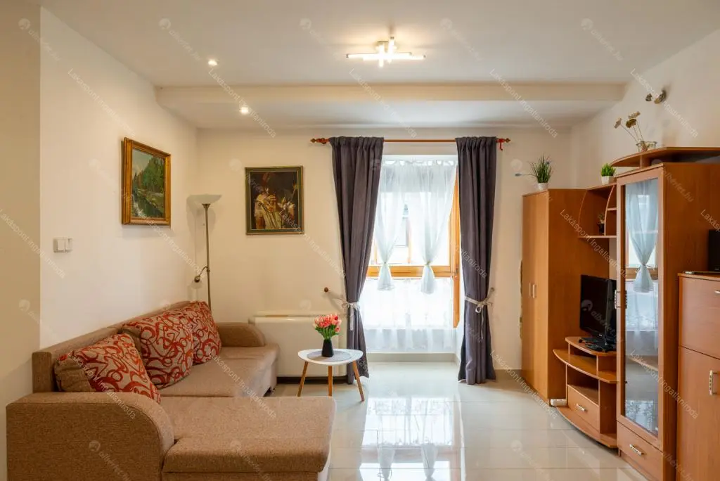 Kiadó albérlet 299000 Ft/hó áron: Budapest, VI. kerület  Bajcsy-Zsilinszky út. Mérete: 72 nm, 3 szobás | Alberlet.hu - 6664174