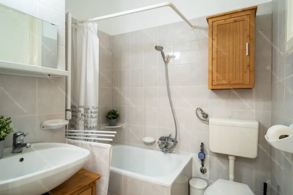 Kiadó albérlet 273000 Ft/hó áron: Budapest, VI. kerület  Bajza utca. Mérete: 57 nm, 1 szobás | Alberlet.hu - 6687351