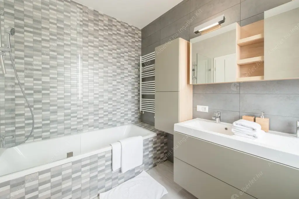 Kiadó albérlet 962000 Ft/hó áron: Budapest, VI. kerület  Csengery utca. Mérete: 104 nm, 5 szobás | Alberlet.hu - 6583200