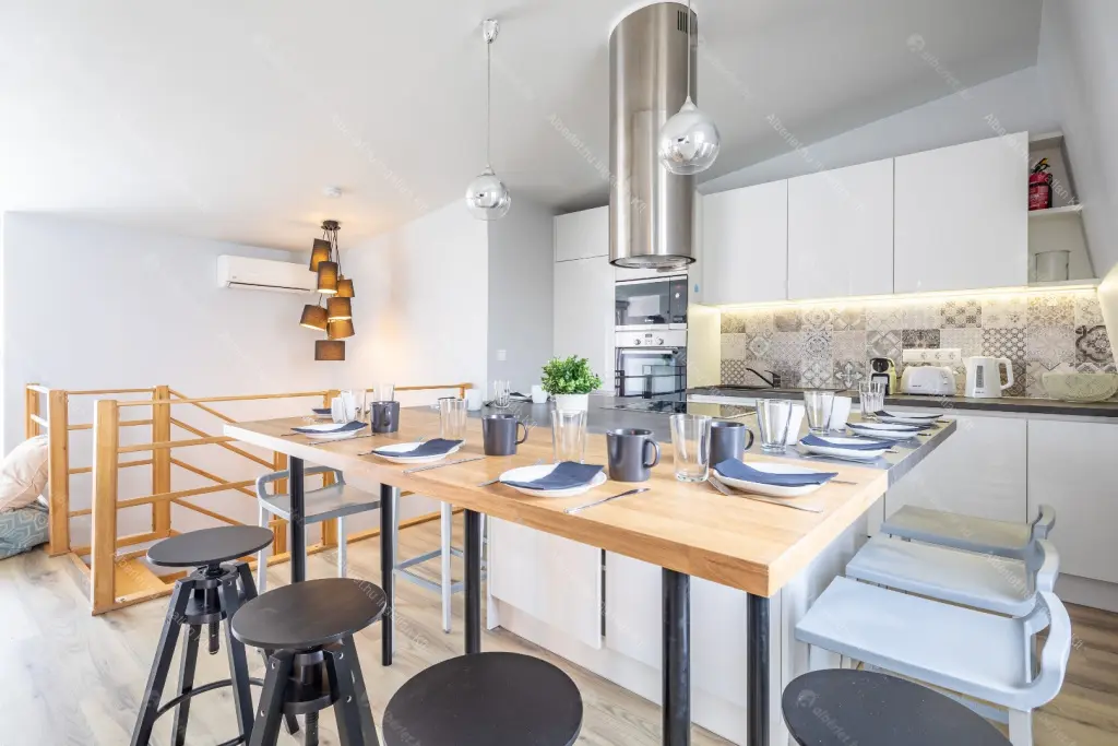 Kiadó albérlet 765000 Ft/hó áron: Budapest, VI. kerület  Csengery utca. Mérete: 104 nm, 5 szobás | Alberlet.hu - 6681740