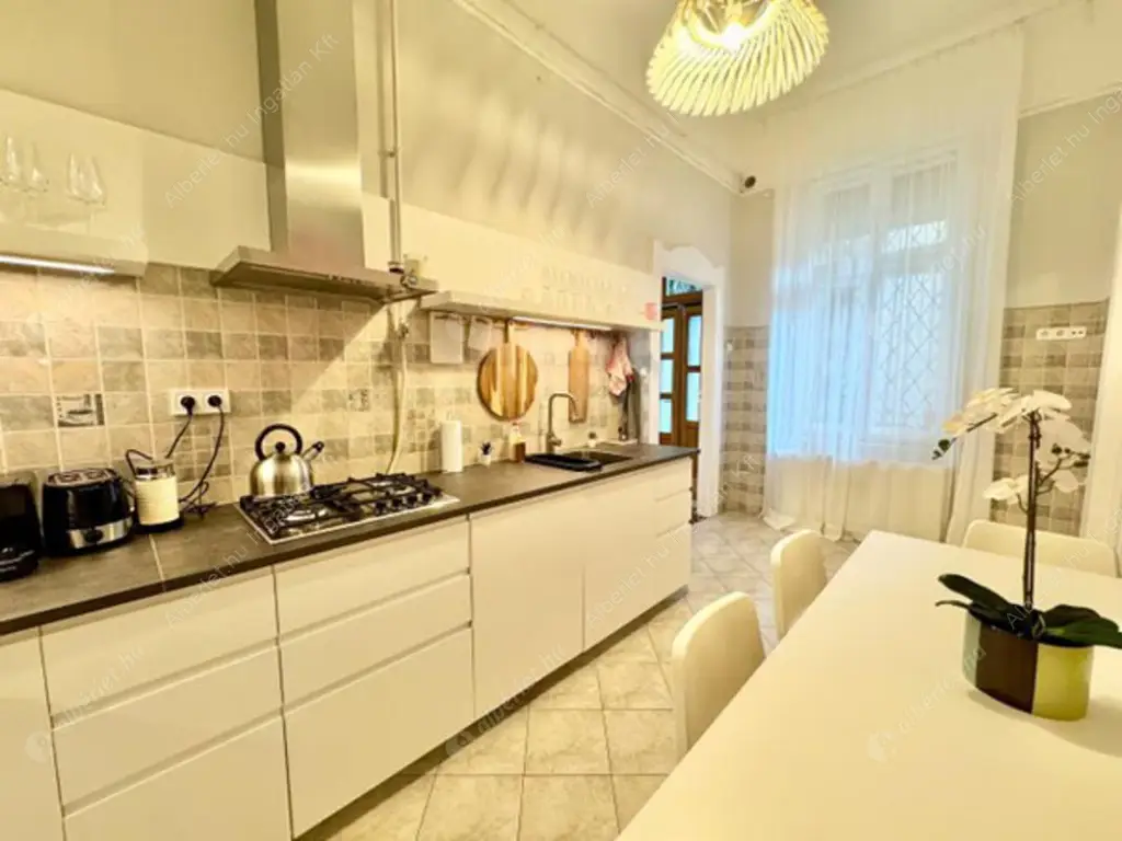 Kiadó albérlet 765000 Ft/hó áron: Budapest, VI. kerület  Csengery utca. Mérete: 124 nm, 5 szobás | Alberlet.hu - 6551937