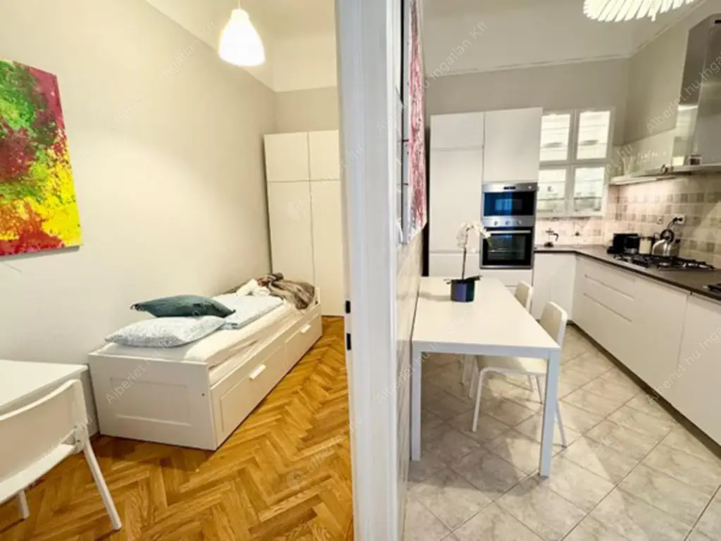 Kiadó albérlet 765000 Ft/hó áron: Budapest, VI. kerület  Csengery utca. Mérete: 124 nm, 5 szobás | Alberlet.hu - 6551947