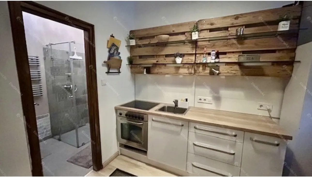 Kiadó albérlet 249000 Ft/hó áron: Budapest, VI. kerület  Csengery utca. Mérete: 33 nm, 1 szobás | Alberlet.hu - 6646160