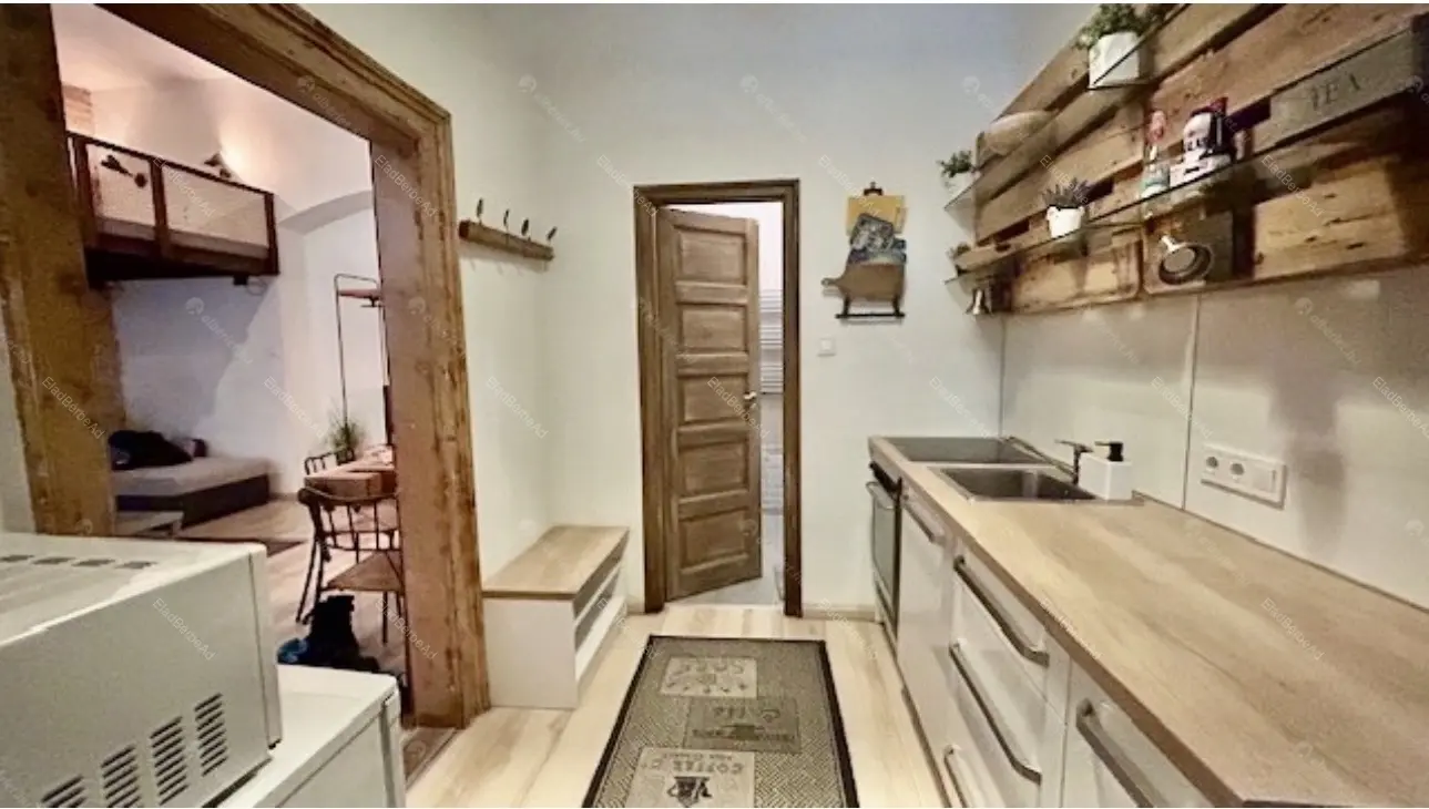 Kiadó albérlet 249000 Ft/hó áron: Budapest, VI. kerület  Csengery utca. Mérete: 33 nm, 1 szobás | Alberlet.hu - 6646165