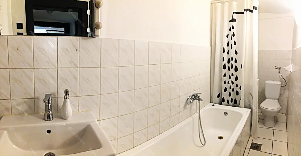 Kiadó albérlet 220000 Ft/hó áron: Budapest, VI. kerület  Csengery utca. Mérete: 35 nm, 1 szobás | Alberlet.hu - 6709402