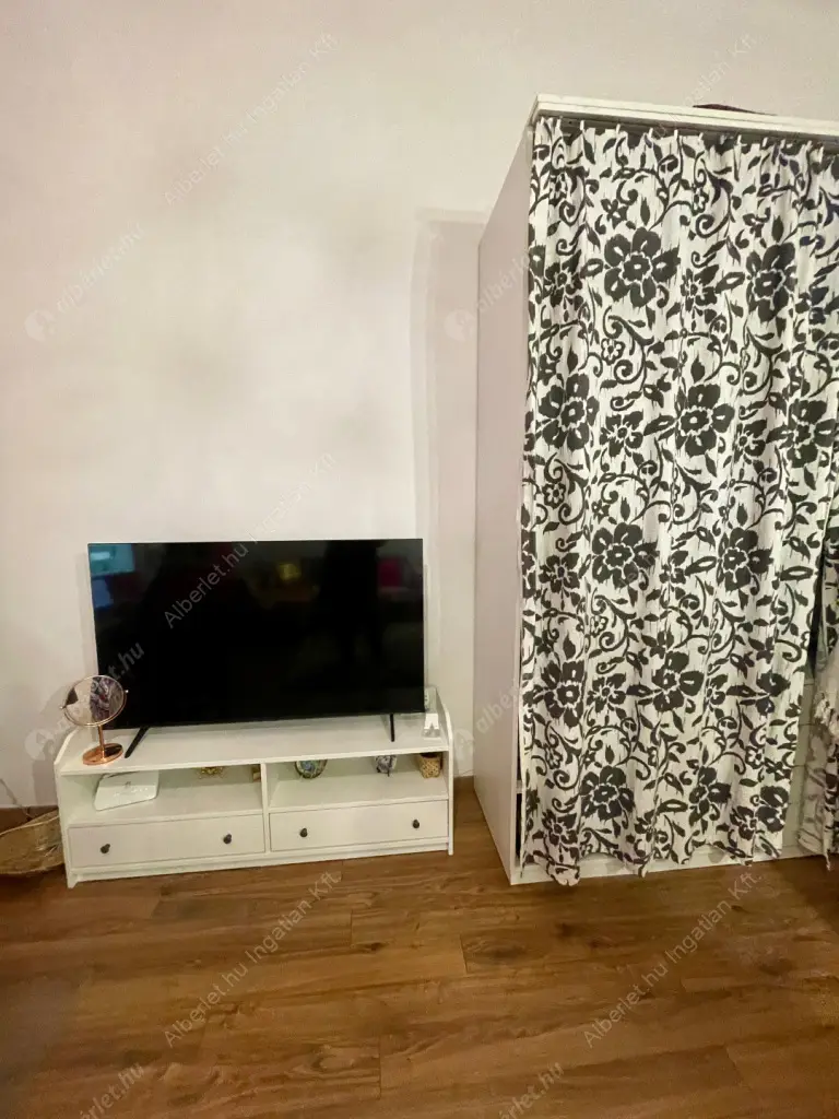 Kiadó albérlet 289000 Ft/hó áron: Budapest, VI. kerület  Csengery utca. Mérete: 58 nm, 2 szobás | Alberlet.hu - 6592814