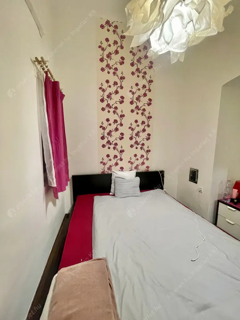 Kiadó albérlet 289000 Ft/hó áron: Budapest, VI. kerület  Csengery utca. Mérete: 58 nm, 2 szobás | Alberlet.hu - 6592829