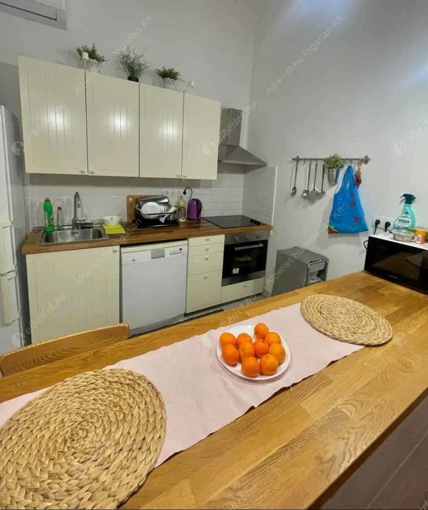 Kiadó albérlet 279000 Ft/hó áron: Budapest, VI. kerület  Csengery utca. Mérete: 58 nm, 2 szobás | Alberlet.hu - 6618948
