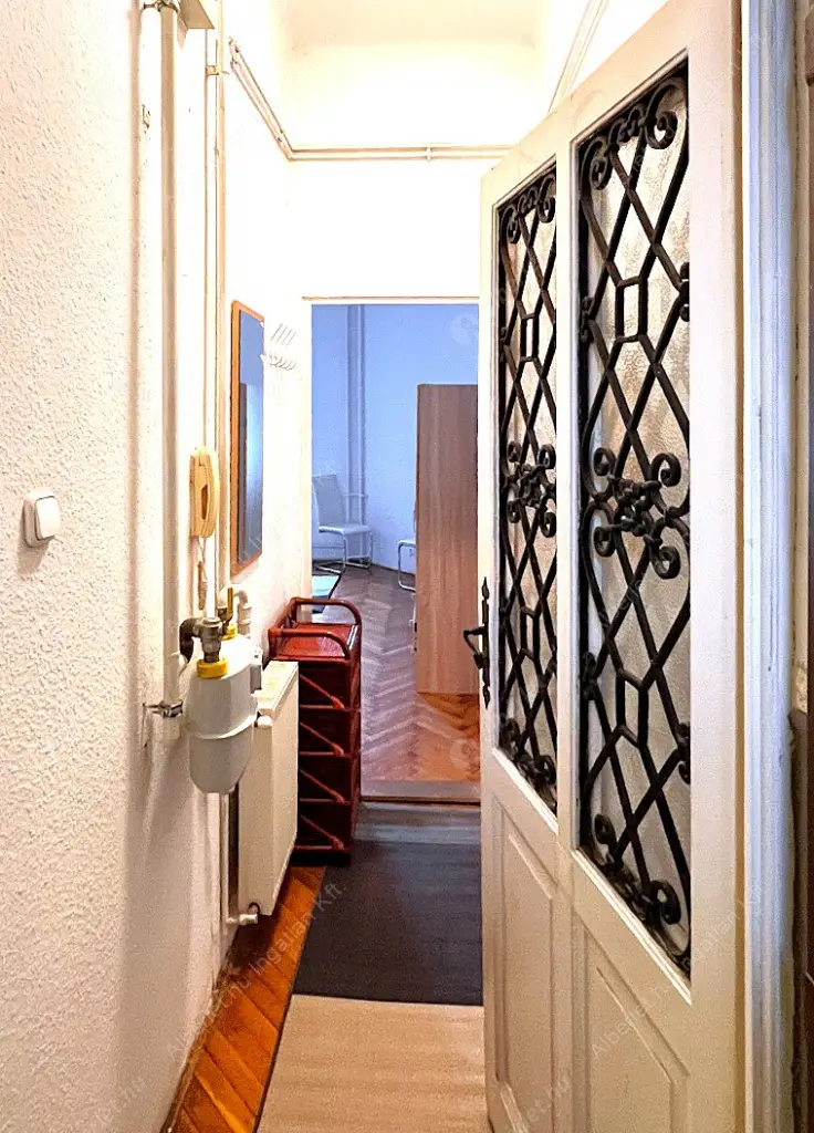 Kiadó albérlet 189000 Ft/hó áron: Budapest, VI. kerület  Dessewffy utca. Mérete: 25 nm, 1 szobás | Alberlet.hu - 6626420