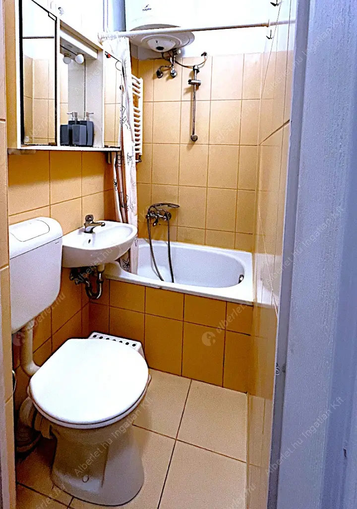 Kiadó albérlet 189000 Ft/hó áron: Budapest, VI. kerület  Dessewffy utca. Mérete: 25 nm, 1 szobás | Alberlet.hu - 6626421