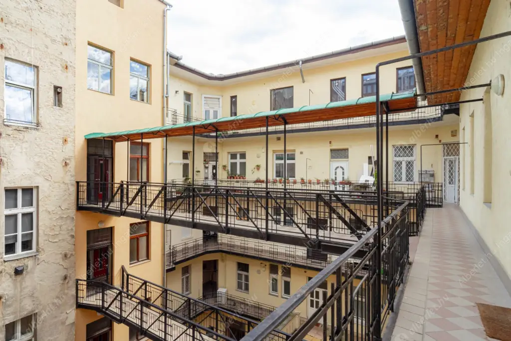 Kiadó albérlet 280000 Ft/hó áron: Budapest, VI. kerület  Dessewffy utca. Mérete: 30 nm, 1 szobás | Alberlet.hu - 6585299