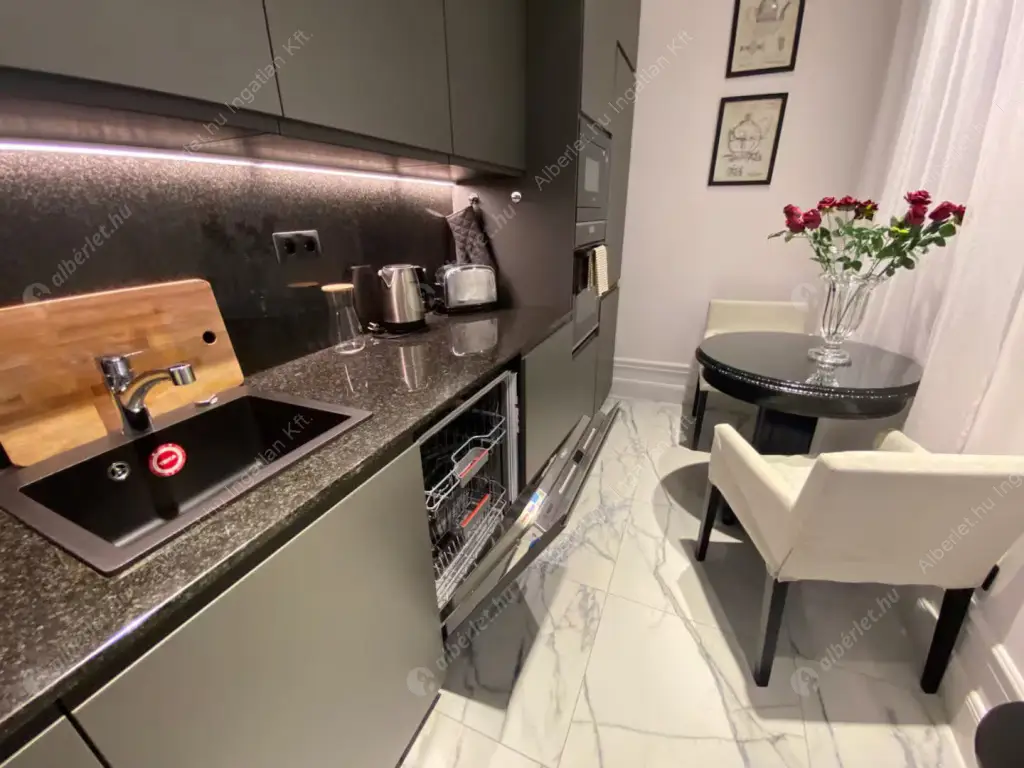 Kiadó albérlet 480000 Ft/hó áron: Budapest, VI. kerület  Dessewffy utca. Mérete: 50 nm, 2 szobás | Alberlet.hu - 6597672