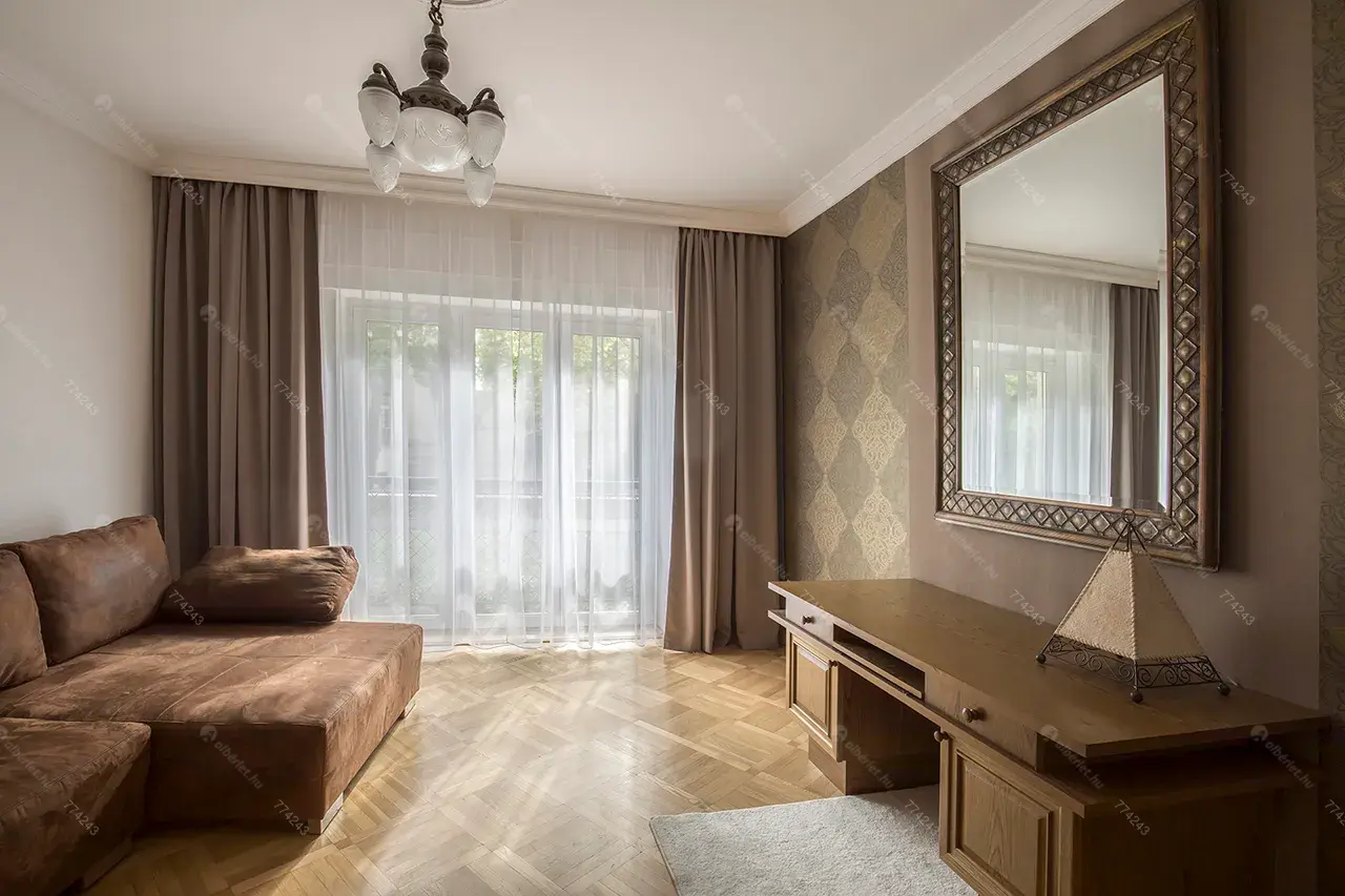 Kiadó albérlet 490000 Ft/hó áron: Budapest, VI. kerület  Dózsa György út. Mérete: 110 nm, 3 szobás | Alberlet.hu - 6645913