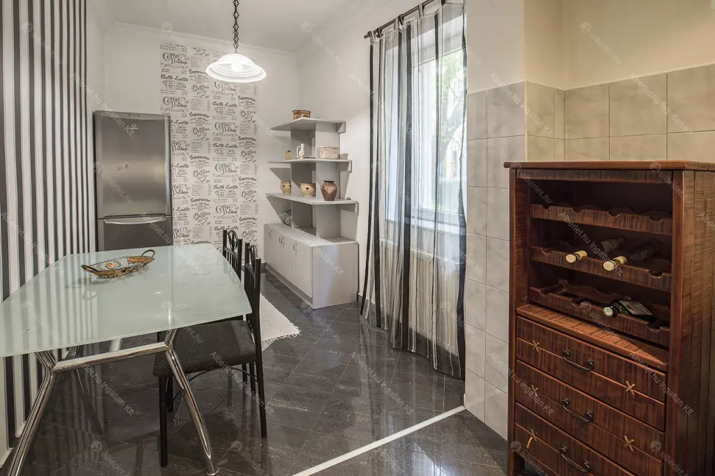 Kiadó albérlet 440000 Ft/hó áron: Budapest, VI. kerület  Dózsa György út. Mérete: 110 nm, 3 szobás | Alberlet.hu - 6655030