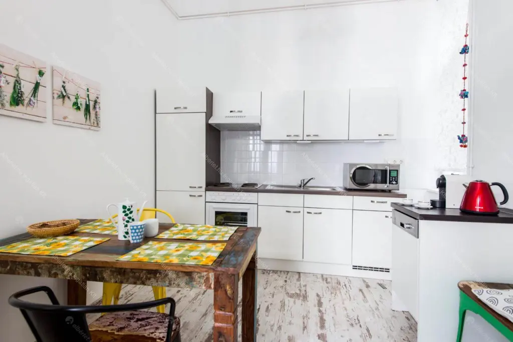 Kiadó albérlet 322000 Ft/hó áron: Budapest, VI. kerület  Eötvös utca. Mérete: 78 nm, 2 szobás | Alberlet.hu - 6646222