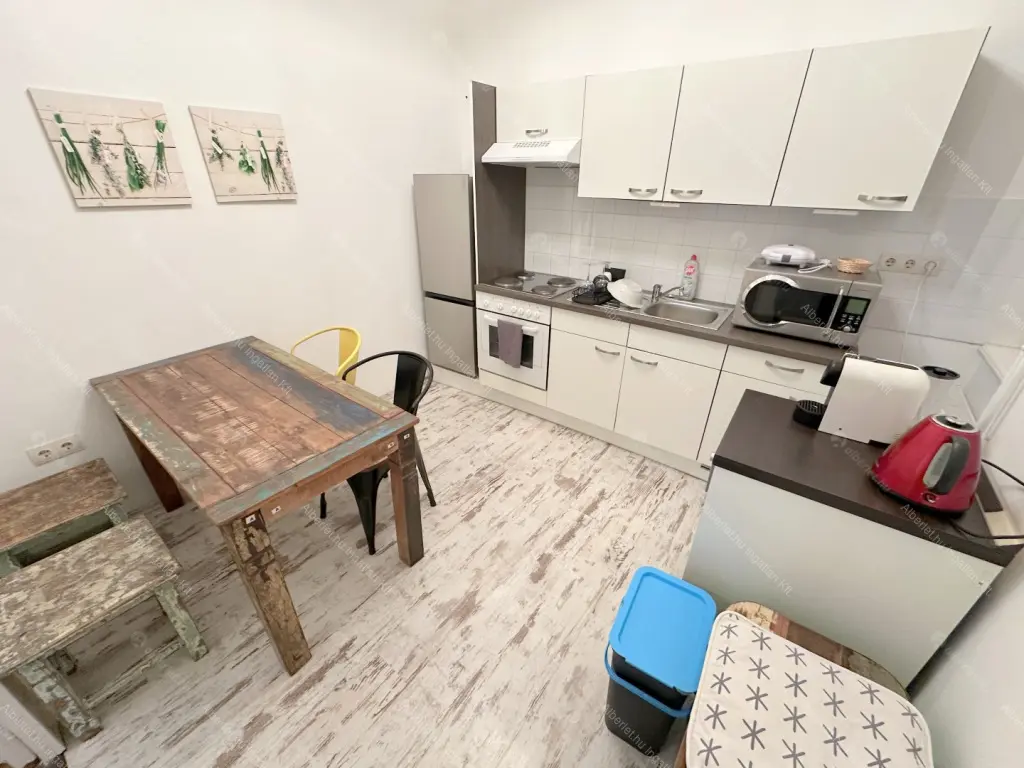 Kiadó albérlet 274000 Ft/hó áron: Budapest, VI. kerület  Eötvös utca. Mérete: 78 nm, 2 szobás | Alberlet.hu - 6664260