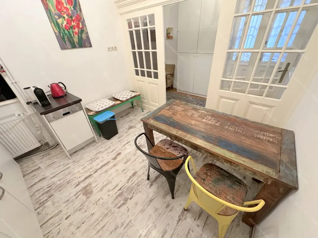 Kiadó albérlet 273000 Ft/hó áron: Budapest, VI. kerület  Eötvös utca. Mérete: 78 nm, 2 szobás | Alberlet.hu - 6682436