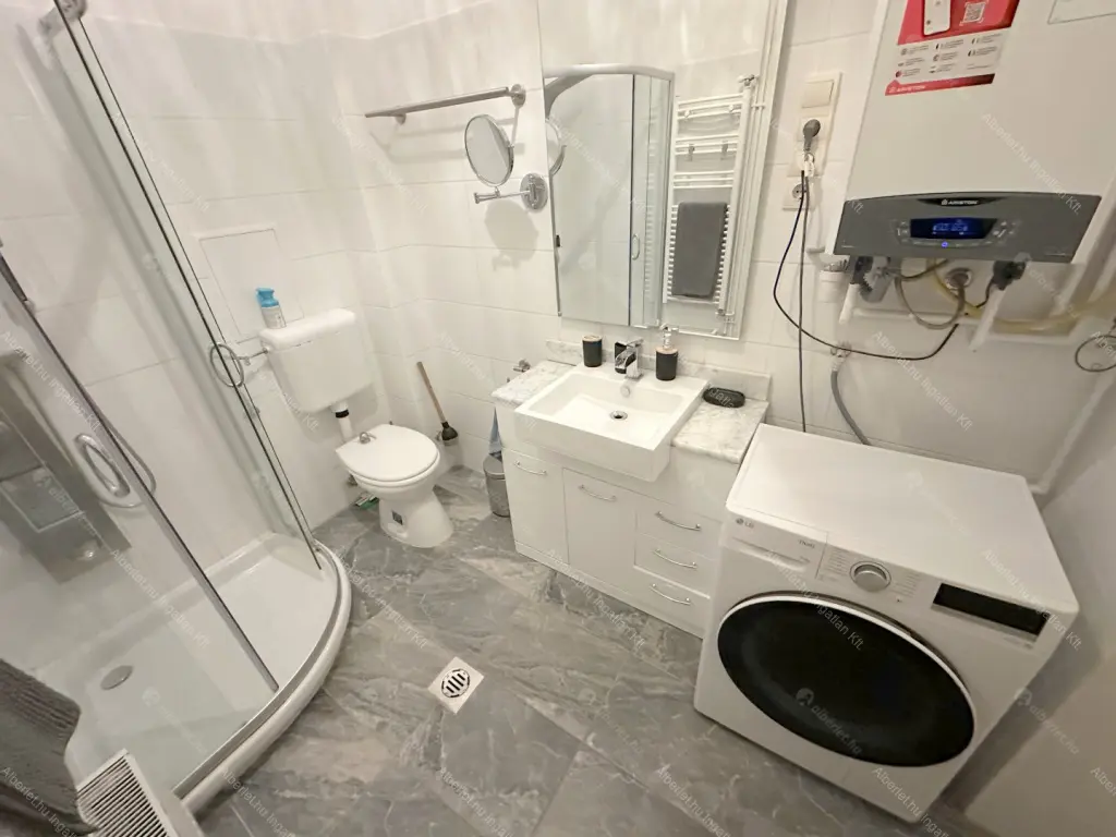 Kiadó albérlet 273000 Ft/hó áron: Budapest, VI. kerület  Eötvös utca. Mérete: 78 nm, 2 szobás | Alberlet.hu - 6682438