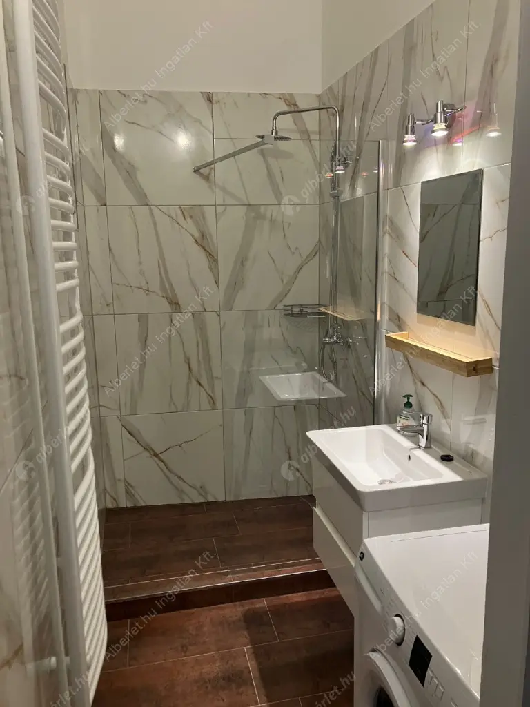 Kiadó albérlet 298000 Ft/hó áron: Budapest, VI. kerület  Eötvös utca. Mérete: 83 nm, 2 szobás | Alberlet.hu - 6615156